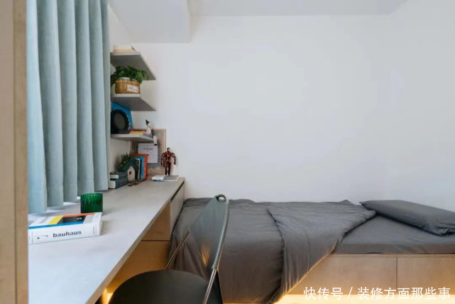 藏书|96平现代风三居室,沙发墙居然是一排书柜,没事看您书太惬意了