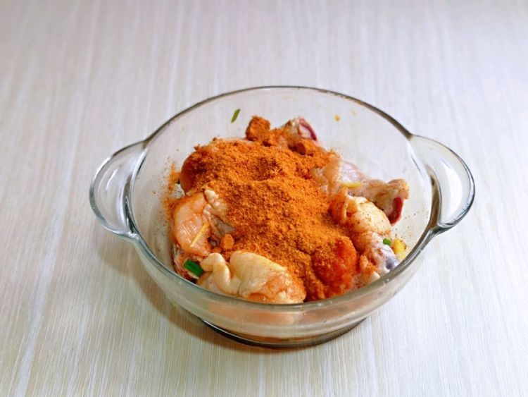 烤好之后出锅装盘即可享用，香气逼人，味道特别棒。