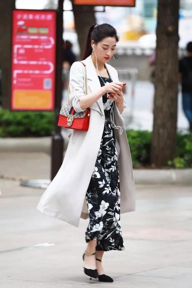 阔腿裤塑造你完美的气质，优雅的韵味也能随之而来