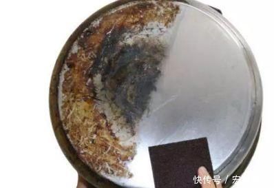 抹布|厨房锅具用久了，底部变黑怎么办？聪明人撒点它，轻松擦干净