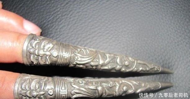 宫中妃子服饰众多,尤其花盆鞋和指甲套让人兴趣倍增,来历悠久!