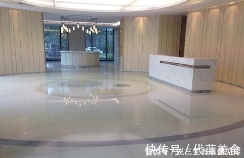 地坪|为什么大家都不贴瓷砖和大理石了地面更流行铺它代替,太聪明了