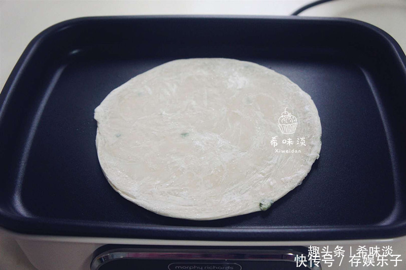  妈妈牌早餐，搞定懒床孩子，烙一烙，口感一级棒，比鸡蛋饼解馋！