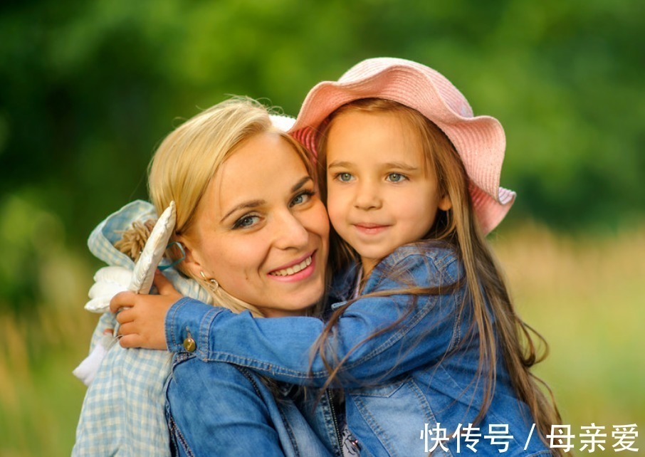 亲子关系|以为女儿买了露脐装,父亲当面质问,女儿气笑:你翻一面试试