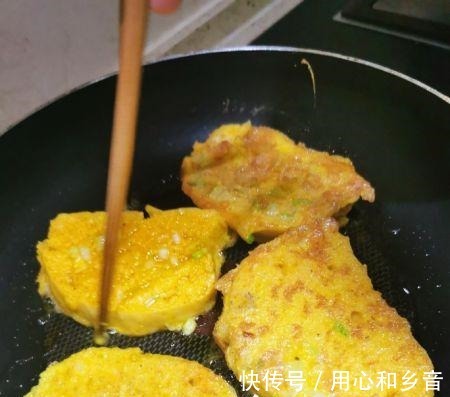 快手香煎葱蛋馒头片！