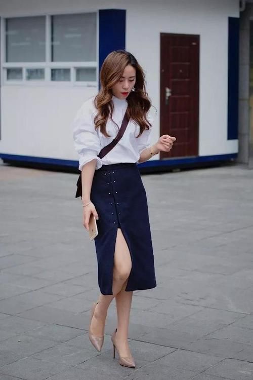 街拍美女：高跟鞋让女性变得自信，出街显得更迷人