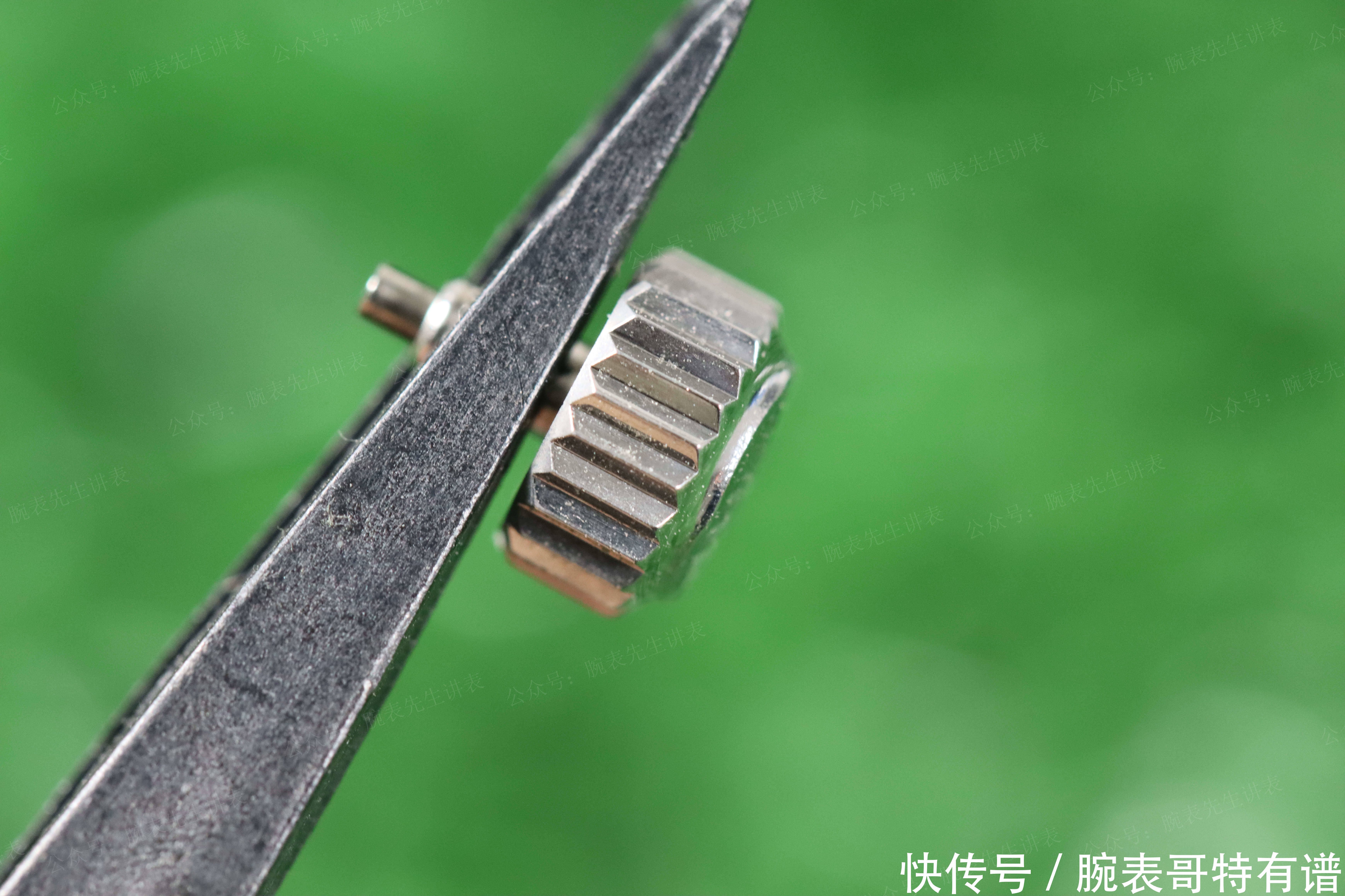 正品|“你还在水中摸鬼,我已游艇上岸”劳力士蓝游艇126622改装案例