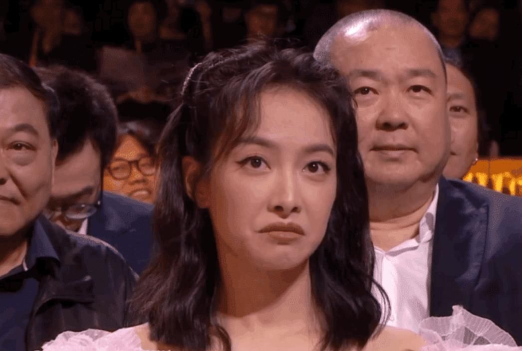 宋茜对赵丽颖撇嘴被骂小家子气，赵丽颖帮王一博介绍前辈，被赞格局大！