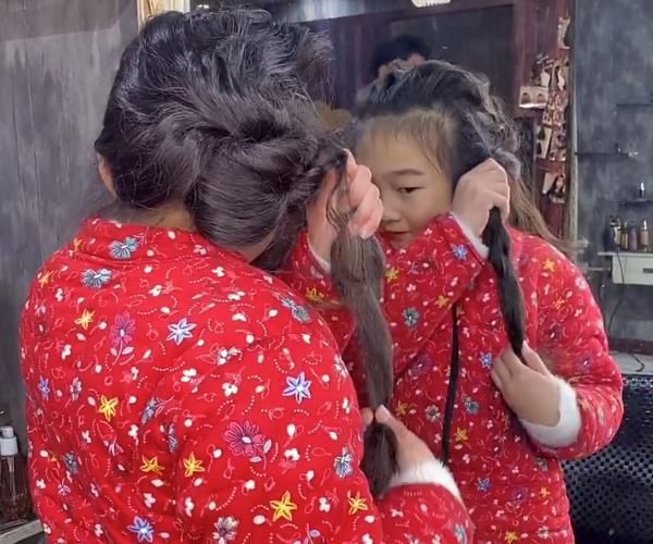 小学生换了款公主切发型后,气质居然意外变成熟了,网友:长大了不得了