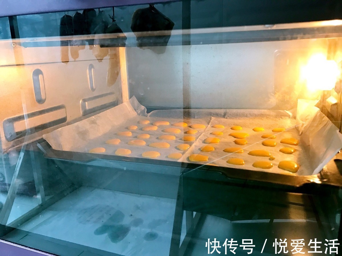 蛋黄饼干|给孩子做一款小零食，简单易学，美味无添加，比买的还好吃