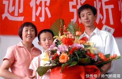 10年前,逼母亲在北京买房的神童,到底是