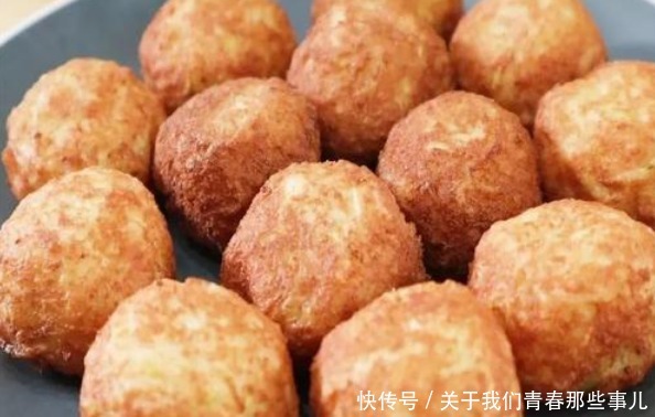 不管炸什么丸子,调馅时多加一勺它,保证膨松酥脆,好吃不油腻
