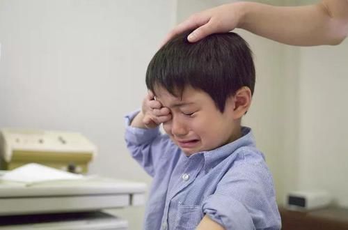 行为|哈佛研究发现:这6种行为会导致孩子大脑“变笨”,父母别大意了