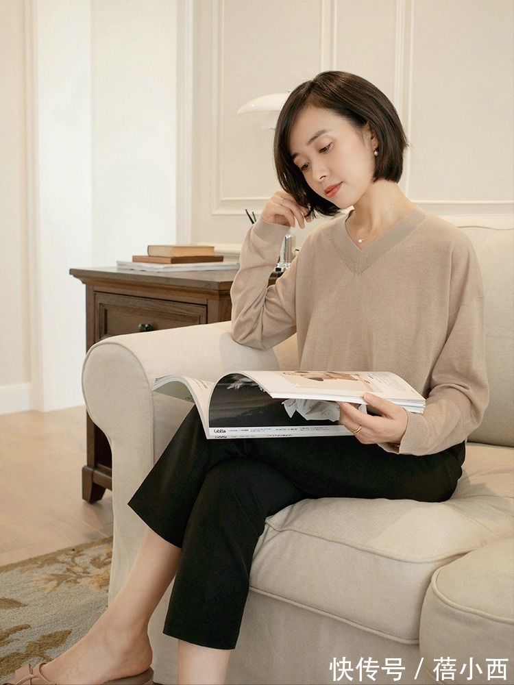 秋季|秋季穿“针织衫”最知性优雅,学会这4种搭配就OK,气质到骨子里