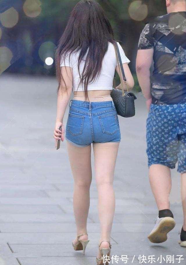 铅笔裙 明亮耀眼的瑜伽裤蕴含着浓浓的时尚感,靓丽雅致又舒适,低调大气