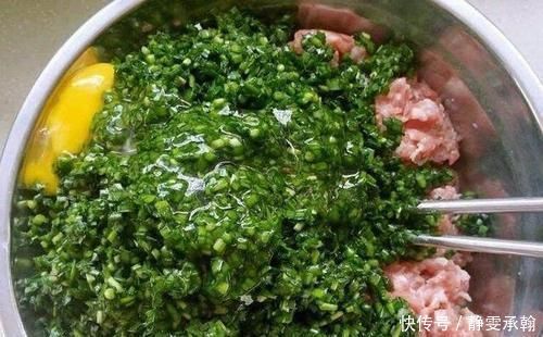 调饺子馅时,先放盐还是先放油?顺序弄错,难怪饺子不香还难吃!