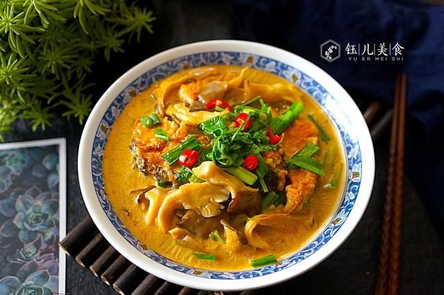 天冷了，宁可不吃肉也要多吃这鱼，和平菇是绝配，味道鲜美又滋补