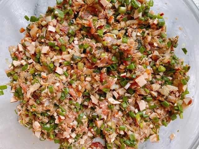 筋道|柔软且有筋道的雪菜饼，不用擀面就能做，附上软面薄皮馅饼的要点