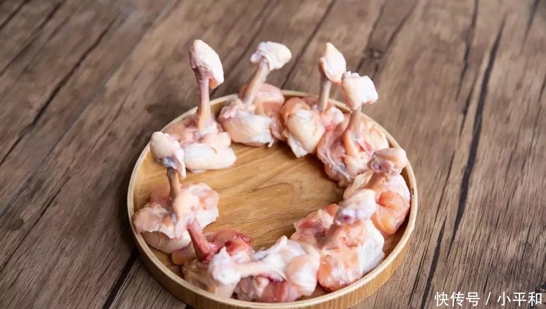 香喷喷的自制烤鸡翅根,外脆里嫩,简单方便又实惠!