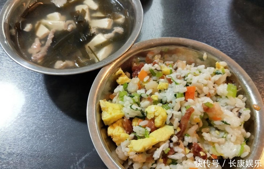 天价|妈妈溜进幼儿园,发现“天价午餐”真面目,宝妈:我们好欺负?