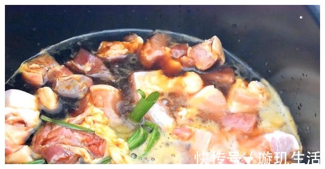 红烧肉|把五花肉扔进电饭锅,不放一滴水,出锅后一大锅不够吃,太香了