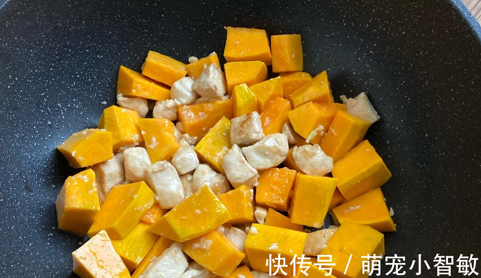 贝贝南瓜|5岁女儿跟妈妈吃一个月减肥餐,妈妈瘦了女儿重了,闺蜜:很正常