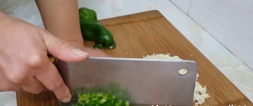 面粉新吃法，手不沾面，比油条做法简单，比馅饼好吃，越吃越想吃