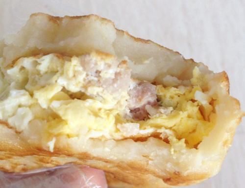 大妈|大妈门口卖“假汉堡”，家长看到不仅不阻止，反而鼓励孩子多吃