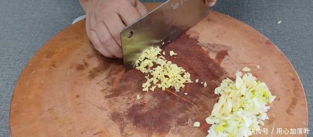  下次吃“炒豆腐”时，别直接下锅就炒，加上这一步，豆腐才入味