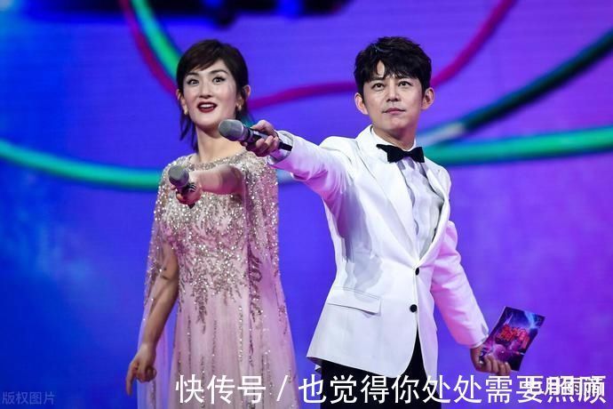 谢娜|谢娜进央视主持一期就被换掉,官方只给12字评价,网友直呼“看不懂”