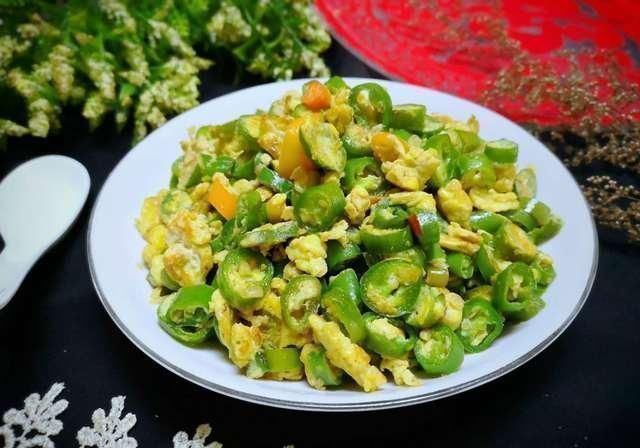 肠胃消化|便秘最怕这菜,一周吃2次,排空黑宿便,口臭没了,大肚腩不见了