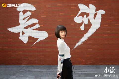 湖南衛(wèi)視|湖南衛(wèi)視首位數(shù)字主持人曝光！《快本》《天天》送祝福，排面好大