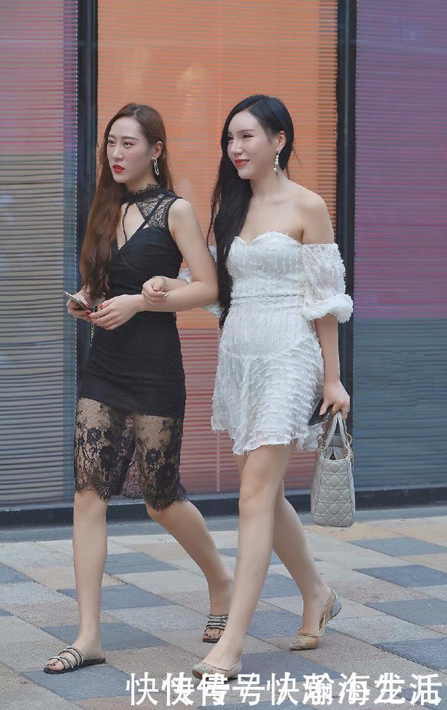 性感|一黑一白蕾丝拼接长裙，随意搭配起来都十分有腔调，尽显成熟韵味