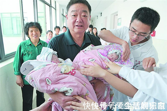 夫妇|盛海琳11年前,60岁的她坚持生下双胞胎女儿,现在生活怎样了