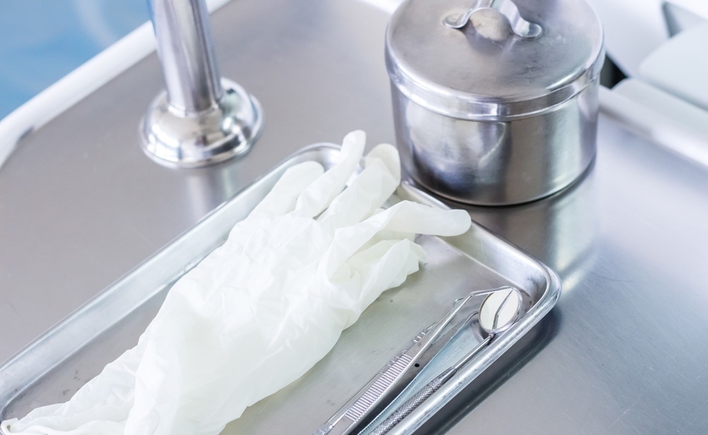 医生|B超检查时医生在肚子上抹的是啥,凉凉的滑滑的,医生不抹不行