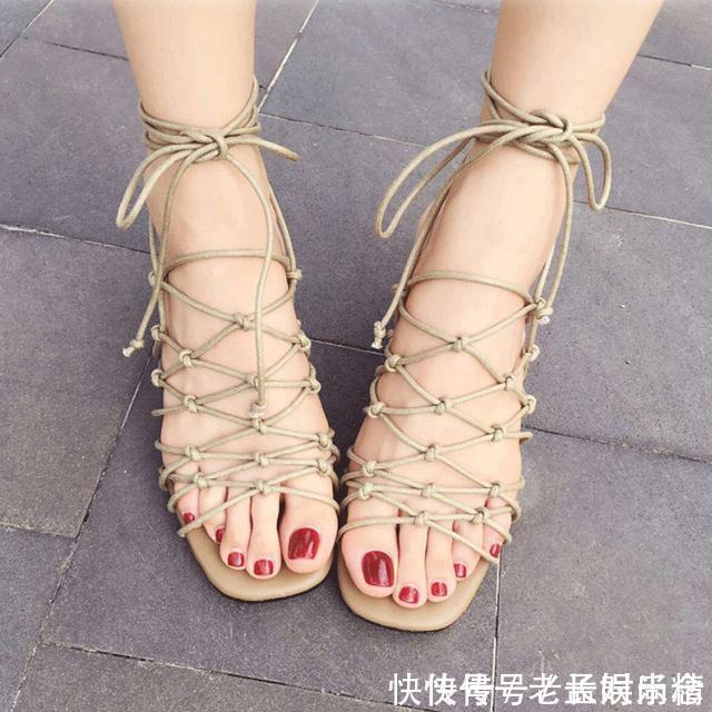 绑带 夏季时尚潮流凉鞋,修饰出女人的完美脚形