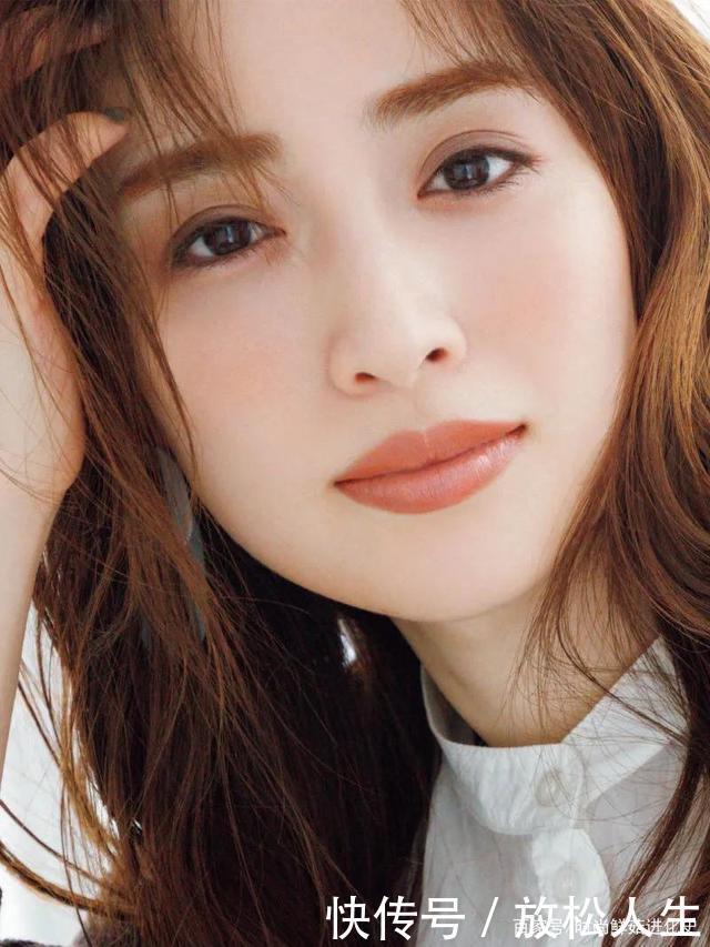 衣在配,不在贵!讲究的中年女人,冬季就要这样穿,很美很高级