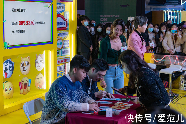 专注社交，微博是红人们的一张「名片」