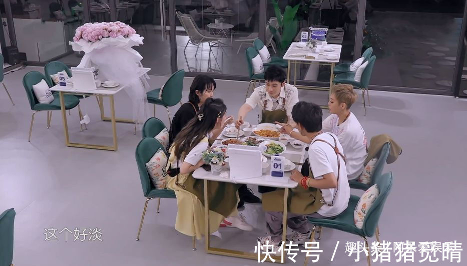 黄晓明|中餐厅每人一道拿手菜 都夸对方做的好吃 她的菜却剩了一大半!