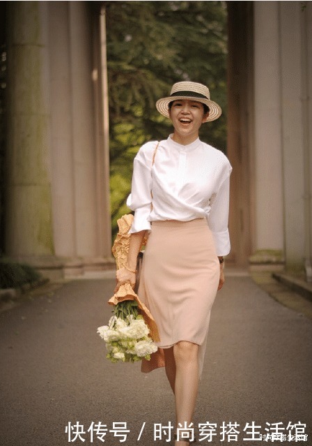 都知道白色毛衣高级，那怎样穿才好看？学三木这样穿，优雅又时髦