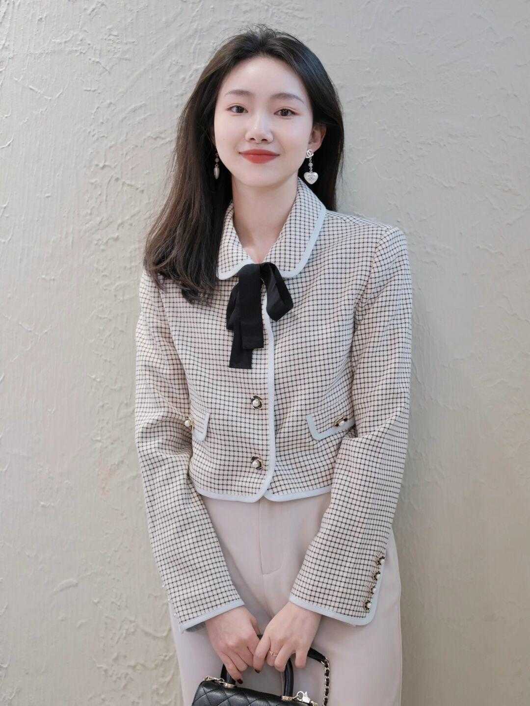 香风|日常穿搭技巧分享,高腰牛仔裤搭配小香风外套,让你美出新高度!