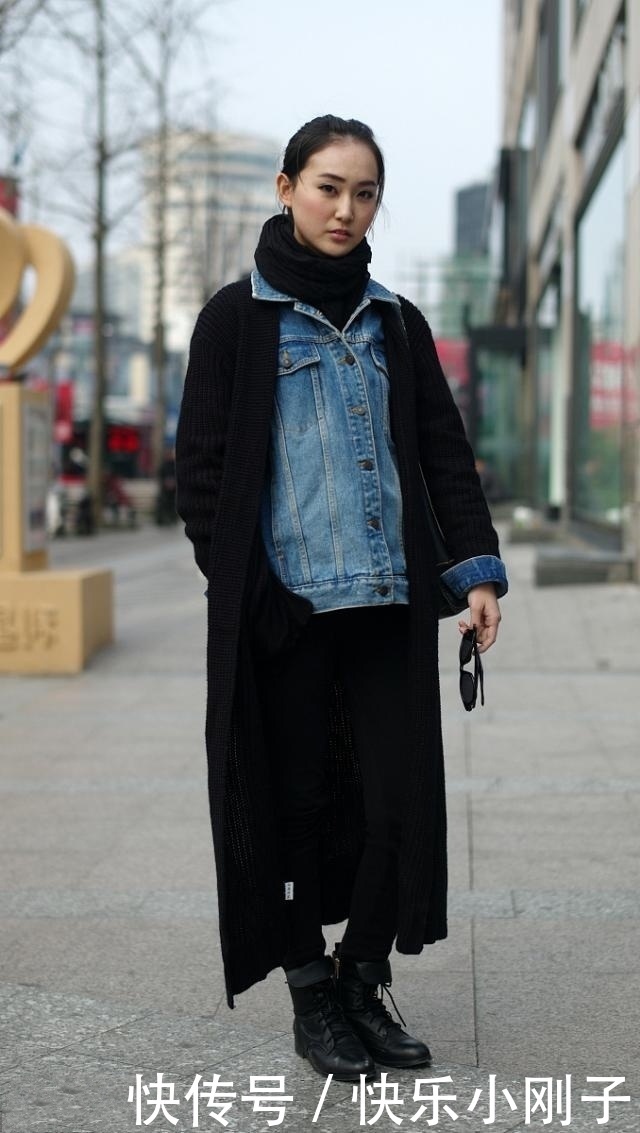 时尚穿搭,小姐姐搭配鲜艳的针织衫,整个人显得俏丽又优雅