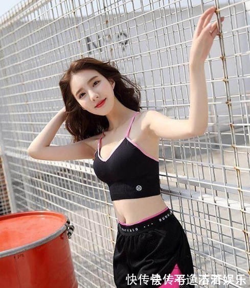 紧身裤 个性小姐姐:个性有型的紧身打底裤,展现出迷人风采