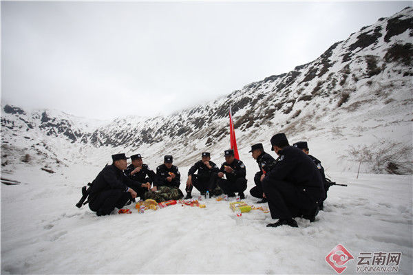 深山|他们在大雪里坚守着深山峡谷