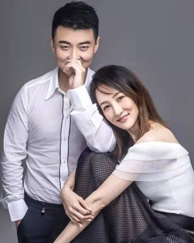 闫博雅|运动员王皓妻子闫博雅,为爱放弃事业当家庭妇女,爱舞蹈更爱丈夫