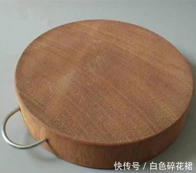菜板每天只用清水洗,等于吃细菌,一个简单方法,菜板干净又卫生