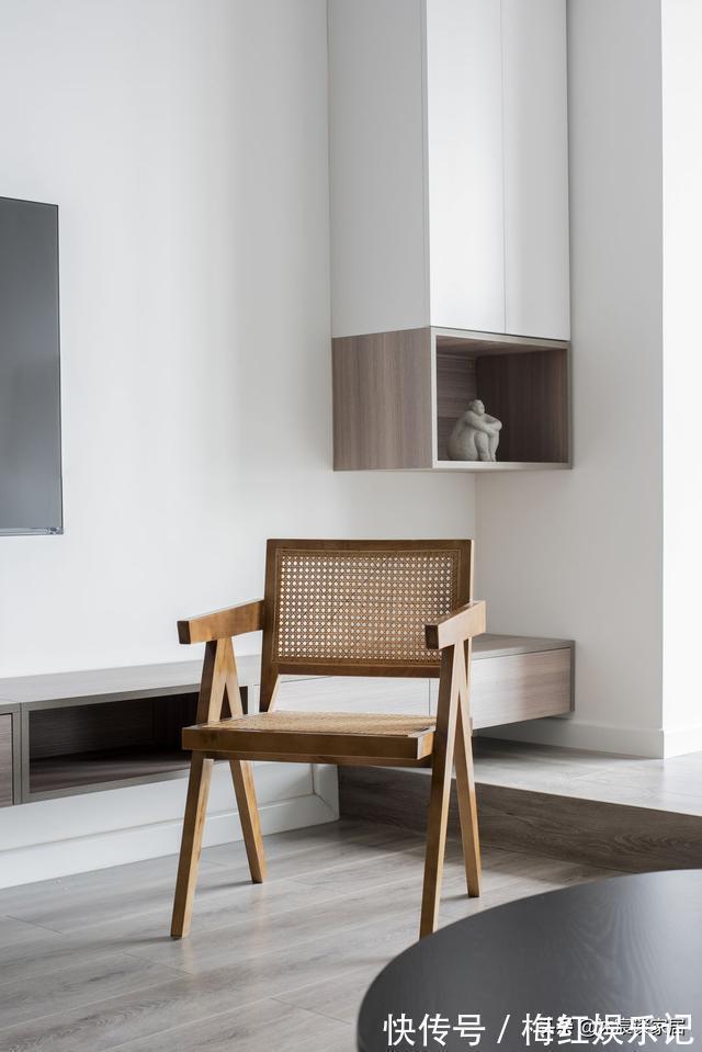 拼接|走进她家，就被清新淡雅的氛围吸引，利用颜色拼接让室内非常大方