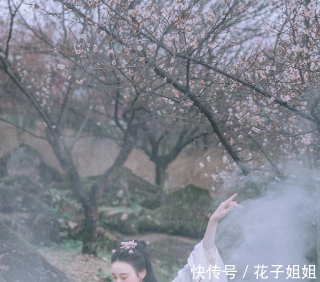 宵月|诗·十首丨一宵月露偏多恨，勿让闲花杨柳垂！