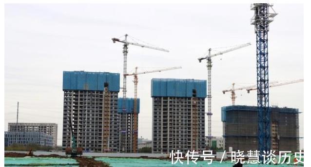 楼层|滚滚红尘:恶霸上门闹事,欺负姑娘没靠山,哪料姑娘一招吓跑他