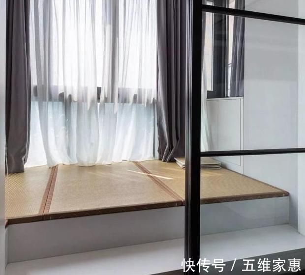 背景墙|参观135平米新房装修,完工效果比样板房漂亮,客厅大飘窗超实用